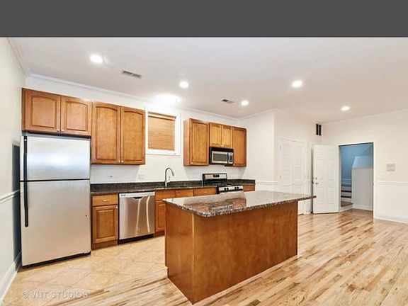 4th image of 7322 N Claremont Ave #1W-L