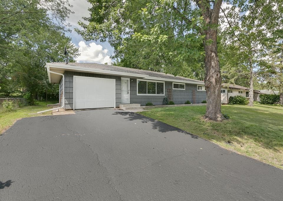 1st image of 710 Oakwood Dr