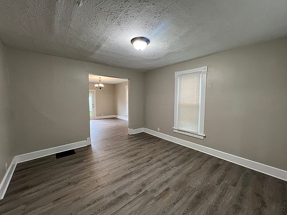 3rd image of 110 S Elder Ave