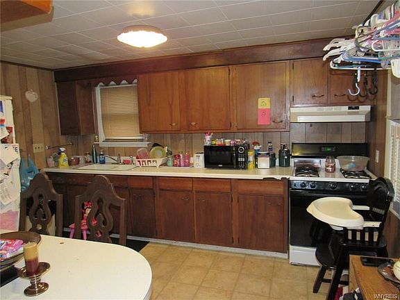 3rd image of 96 Ellen Dr