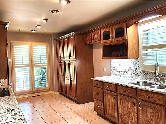 5th image of 912 Feather Creek Ln