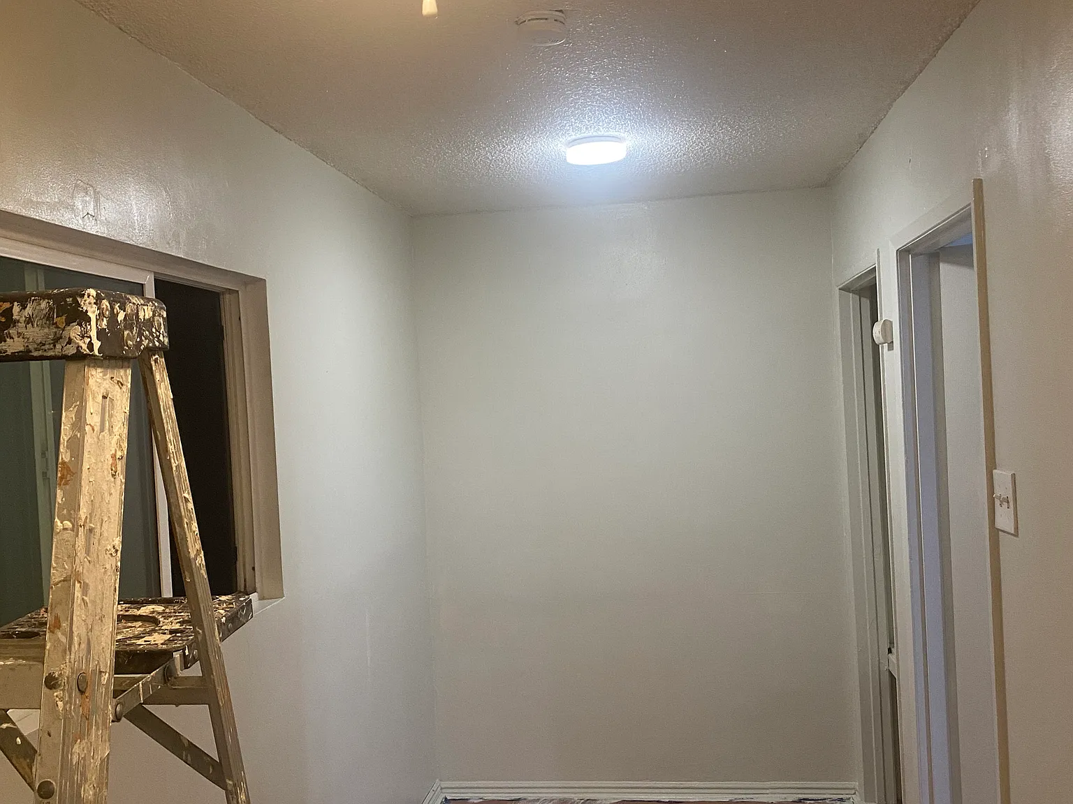2 bed, 750 sqft, $2,500 — Photo 3