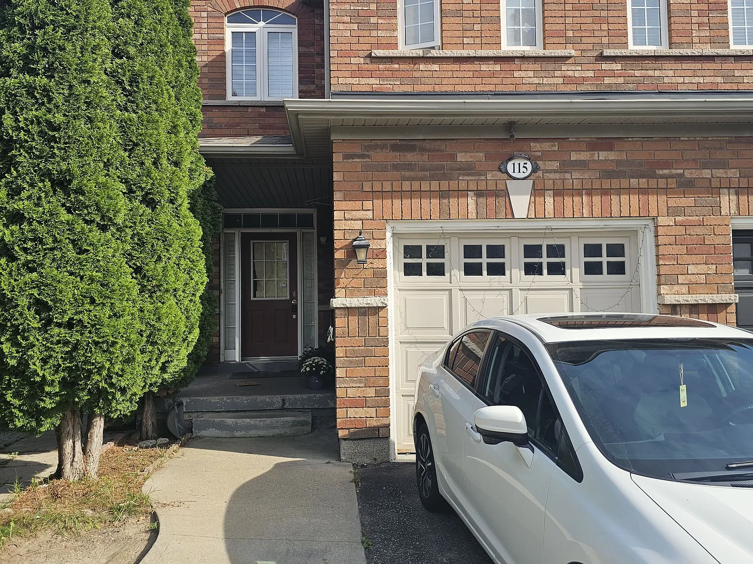4 bed, $2,900 — Photo 1