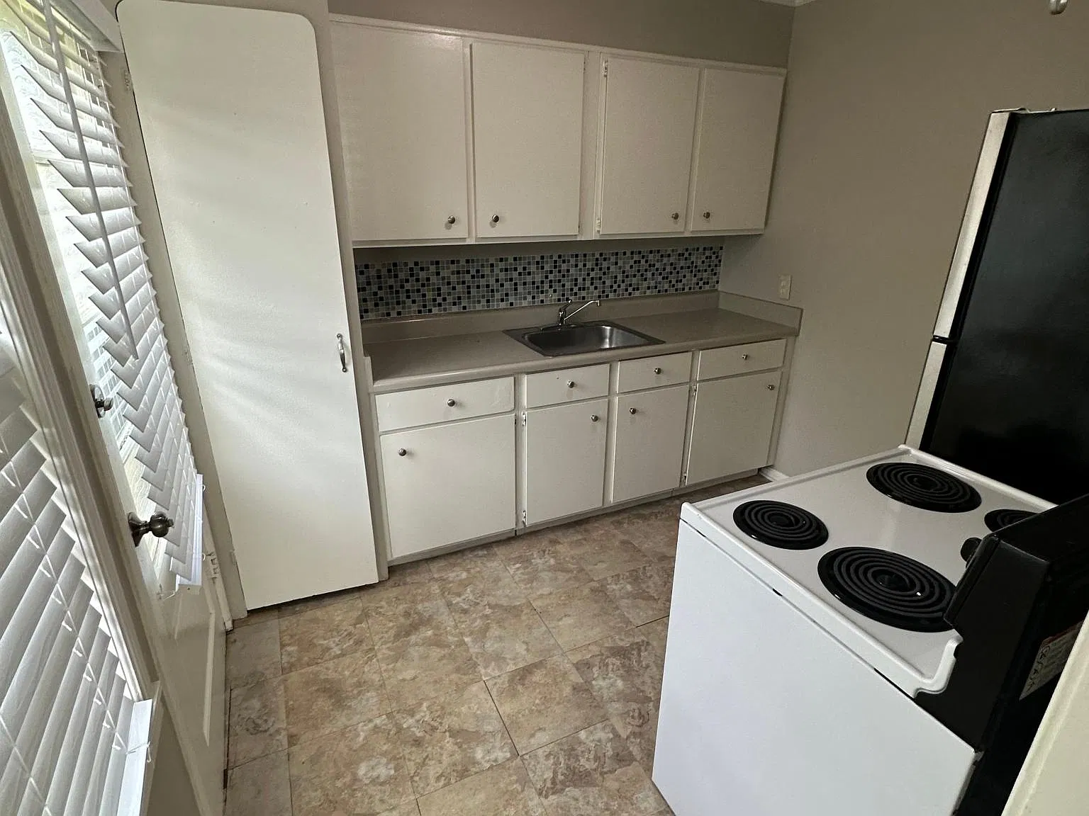 1324 E 36th Pl — Photo 4