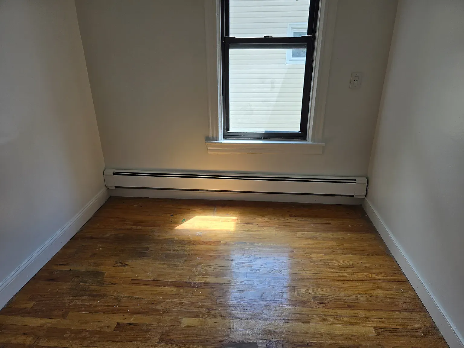 606 East Third Street — Photo 4