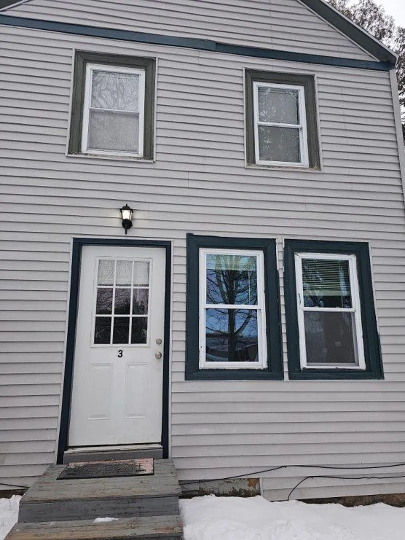Spacious two story townhomes in the heart of Waldoboro! Walk to the water, and pets ok! — Photo 3