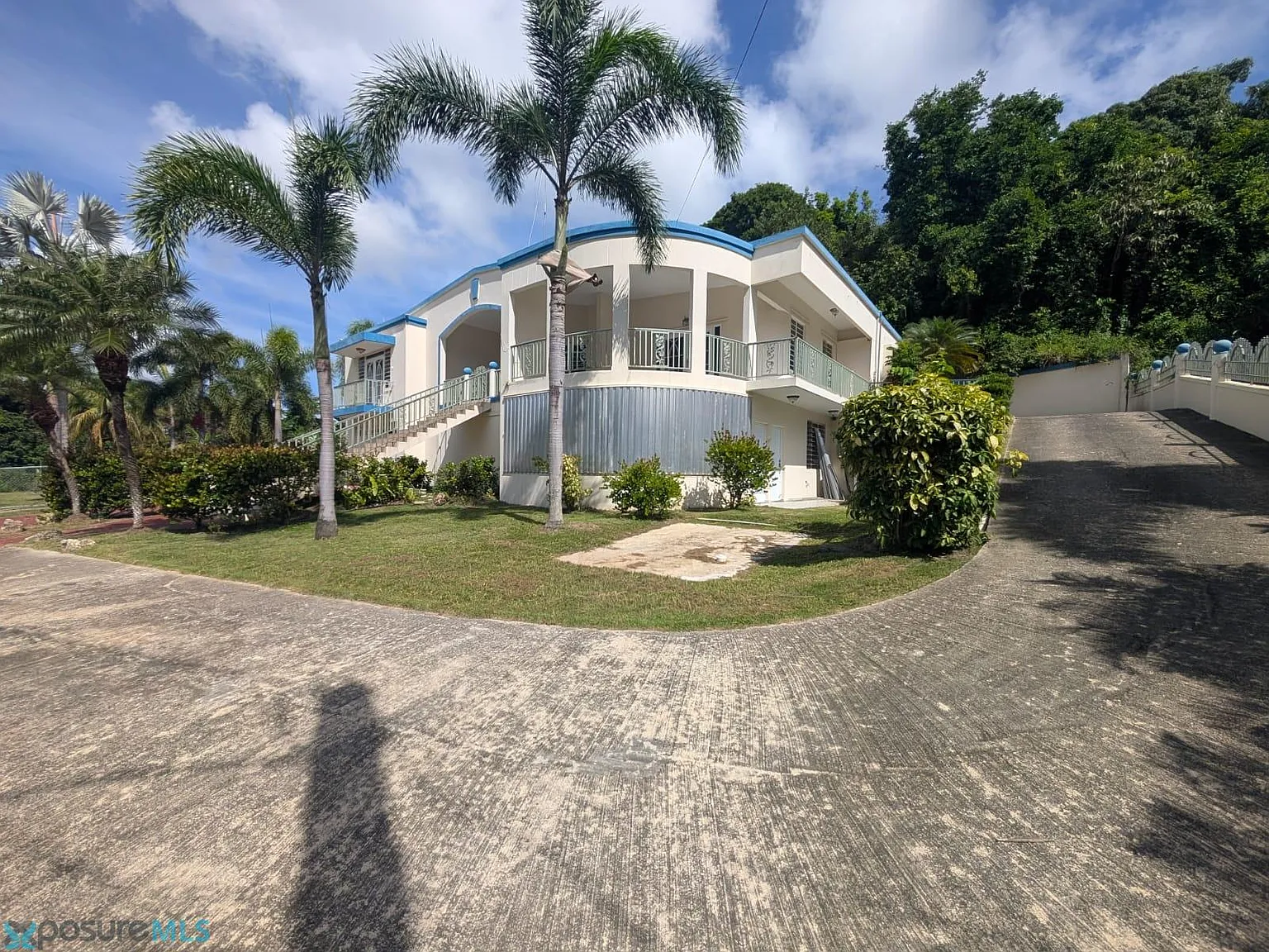 4 bed, 4.0 bath, 2274 sqft, $2,300 — Photo 3