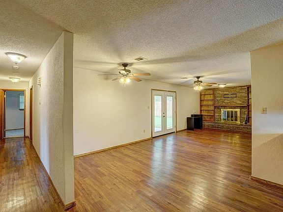 5th image of 906 NW 47th St