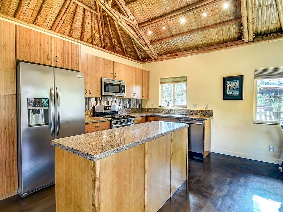 その他 house on the hill 70cm This Origami-Like Hilltop Home Surveys the Swedish Landscape Below