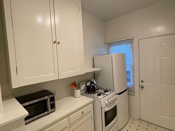 5th image of 1104 Brent Ave