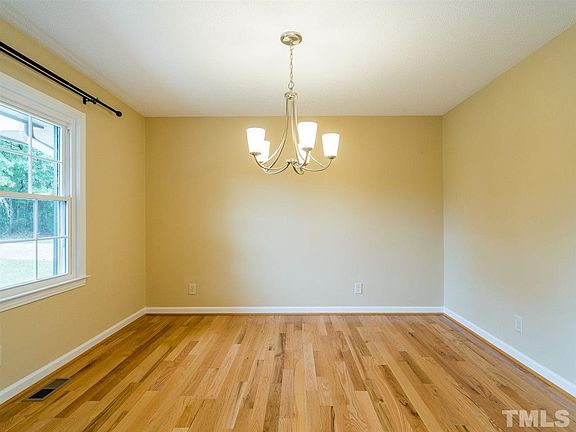 3rd image of 112 Edgewater Dr