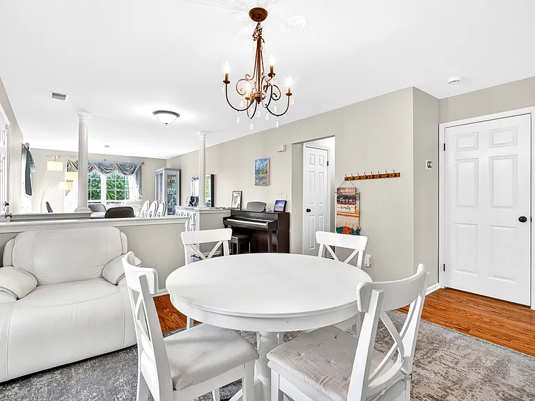 554 Adirondack Ct — Photo 8