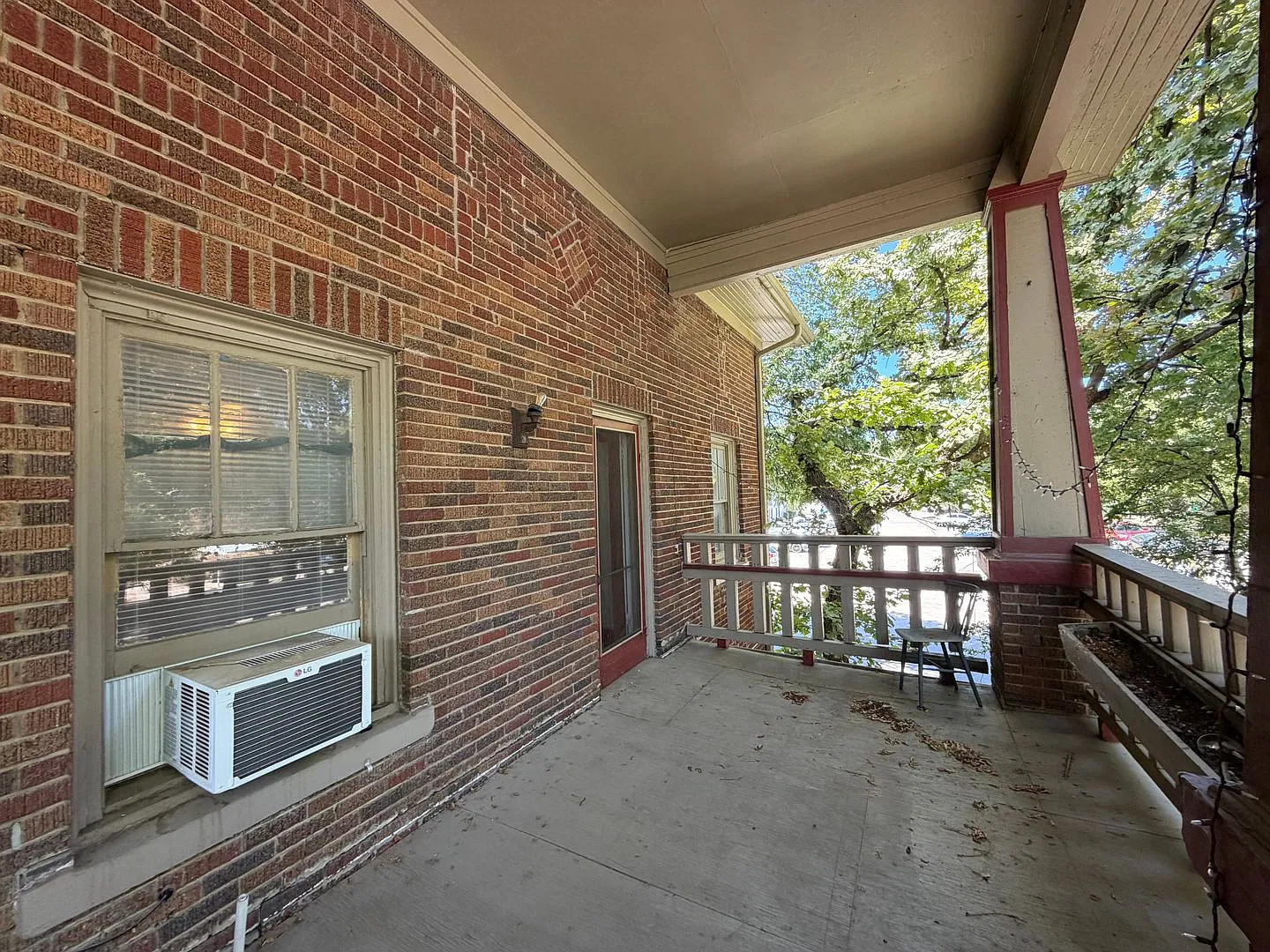 919.5 N Austin St — Photo 4
