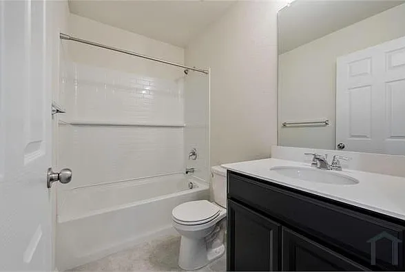 1109 Ainsley Ln — Photo 13
