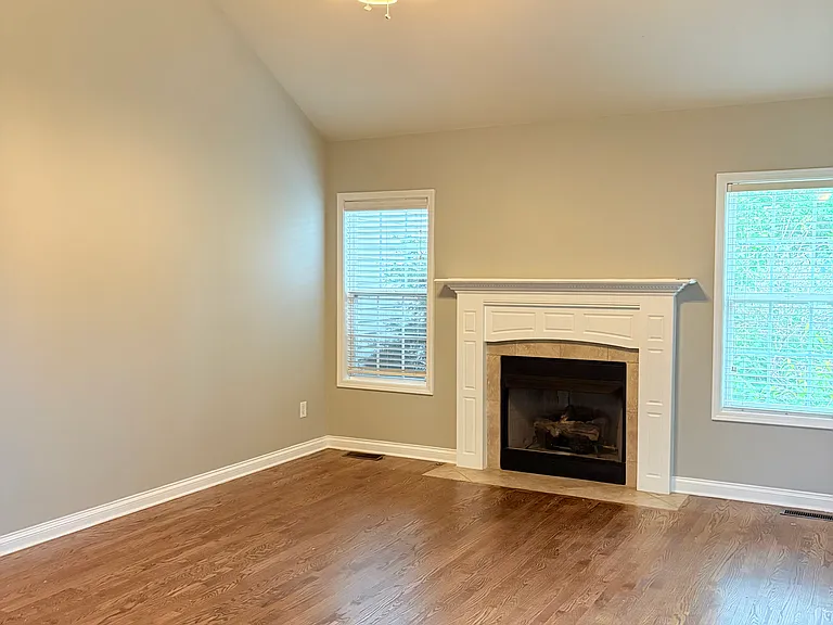 3372 Fair Oaks Cir — Photo 2