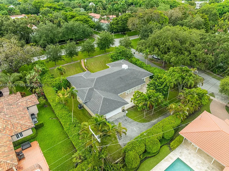 2514 E Granada Blvd — Photo 45