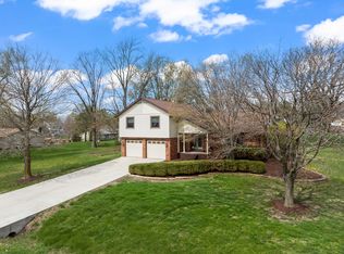 15878 Old Orchard Rd, Bloomington, IL 61705