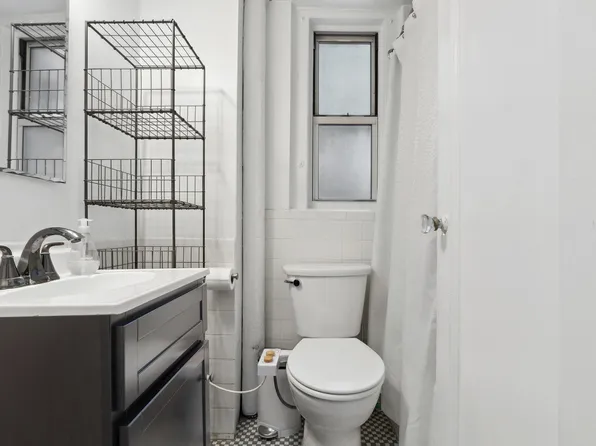 333 East 43rd Street image 10 of 12