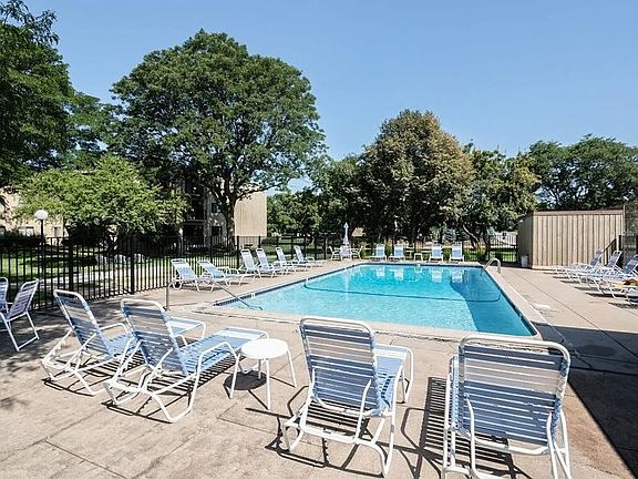 4th image of 4101 Parklawn Ave APT 214