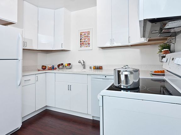 4th image of 1375 Civic Center Dr APT 26