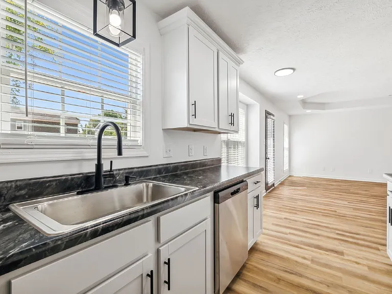 1824 Cottingham Ct — Photo 18