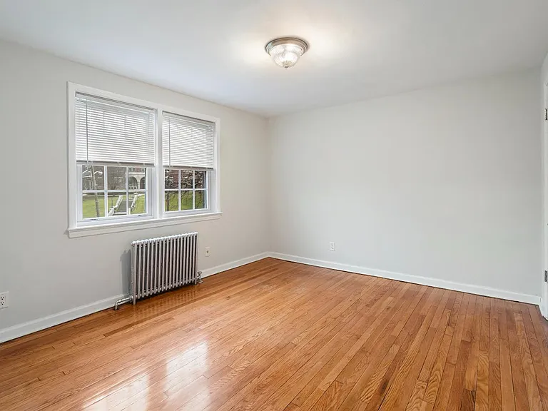 263 Bloomfield Avenue Apartments — Photo 9