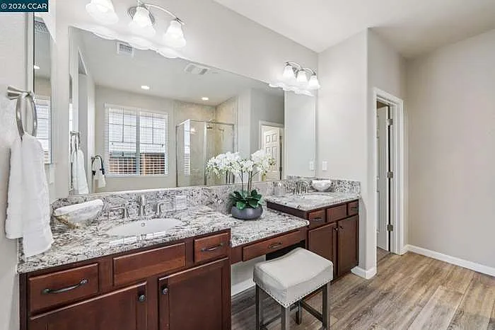 421 W Gravino Dr #1 — Photo 12
