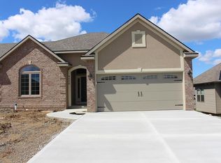 4406 Stonebridge Dr W, Saint Joseph, MO 64505