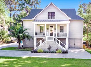 22 Lake Dr, Savannah, GA 31410
