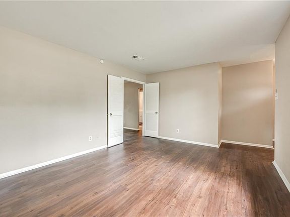 4th image of 2101 Jeannette Ct
