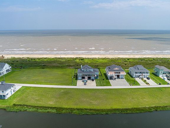3rd image of 3829 Biscayne Beach Rd