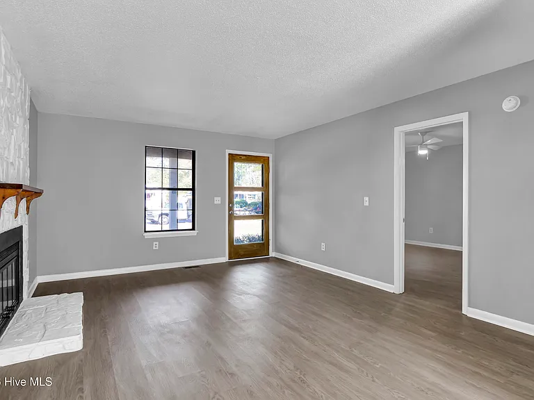 139 Charter Dr — Photo 10