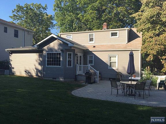 4th image of 49 Sanford Ave