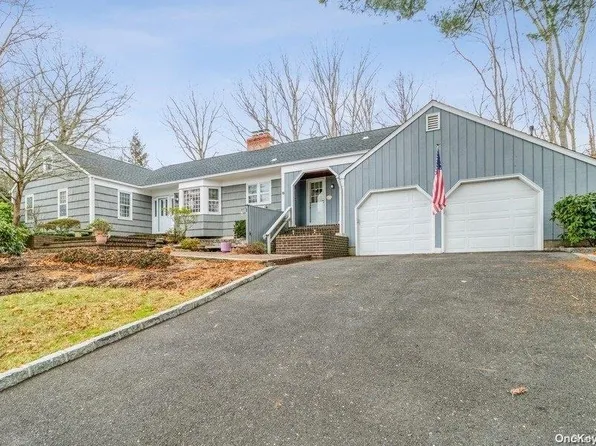 8 Center Court, Rocky Point, NY 11778