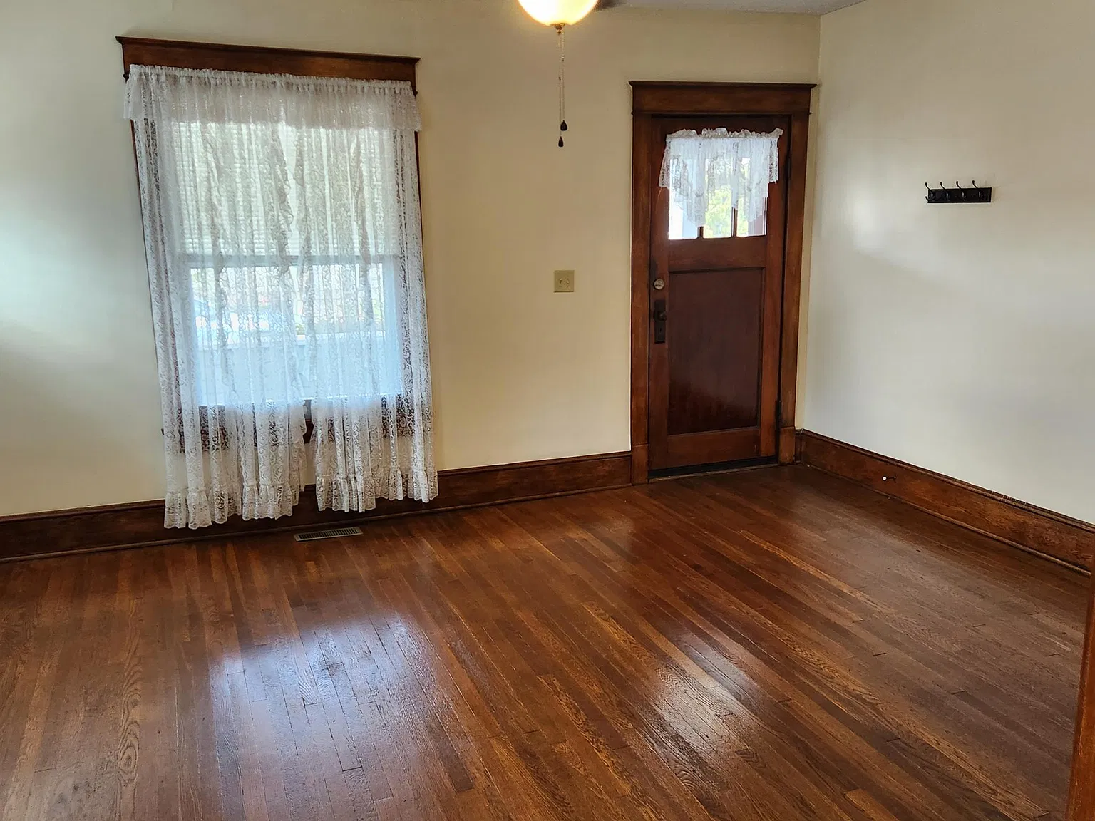 3 bed, 1380 sqft, $1,450 — Photo 4