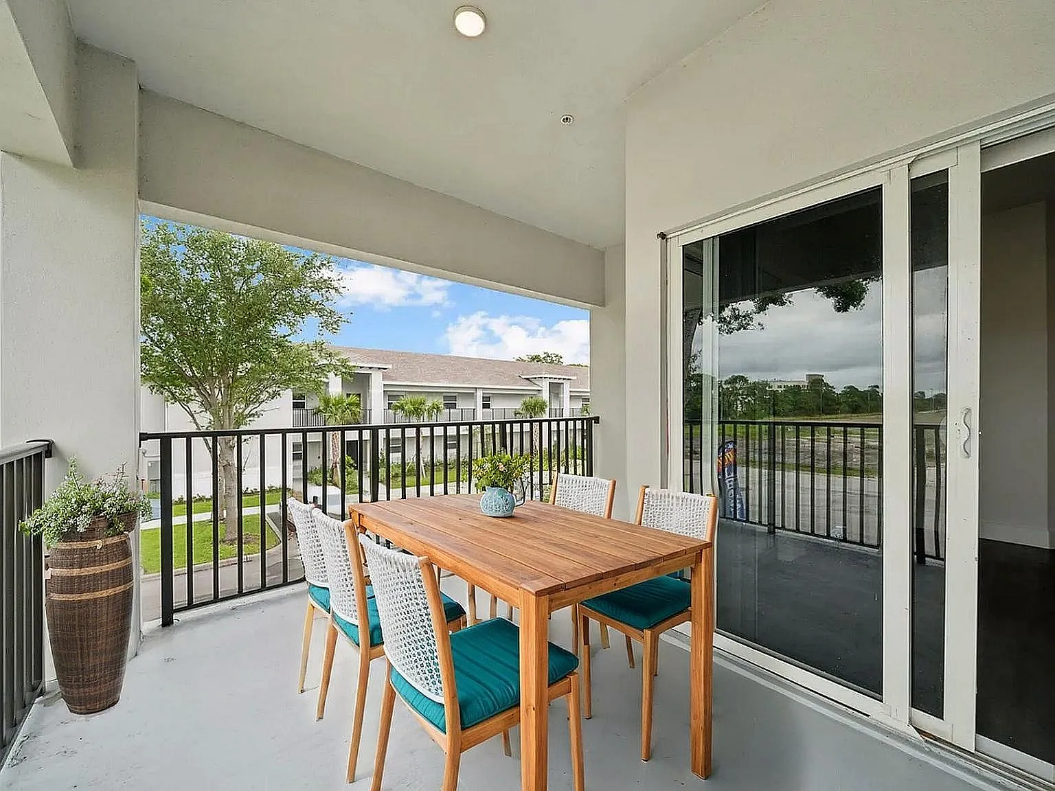 Mayfair at Lawnwood — Photo 4