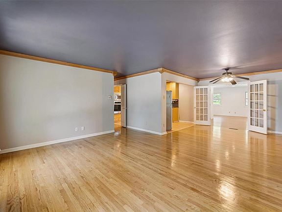 3rd image of 3883 Tahquitz Dr