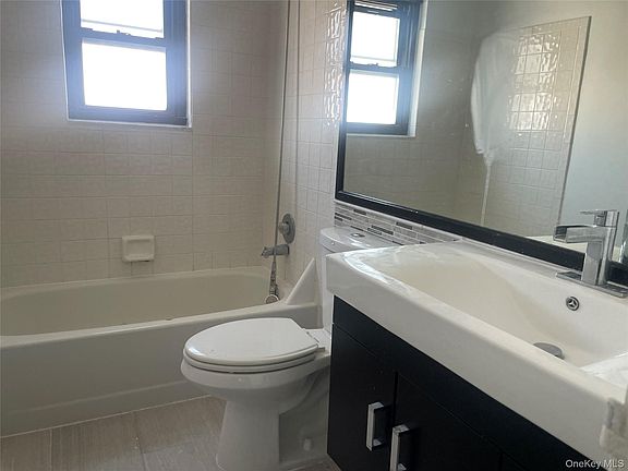 5th image of 194 Sneden Place #194