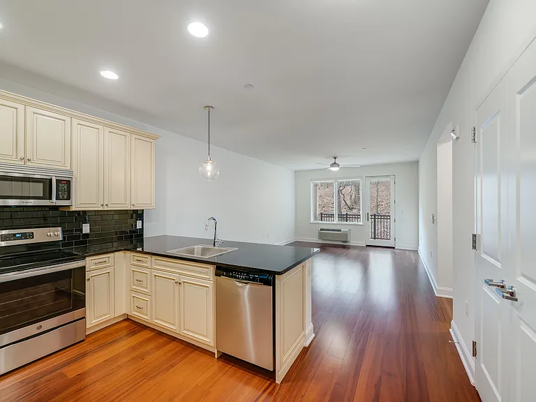 340A Old River Rd #421 — Photo 12