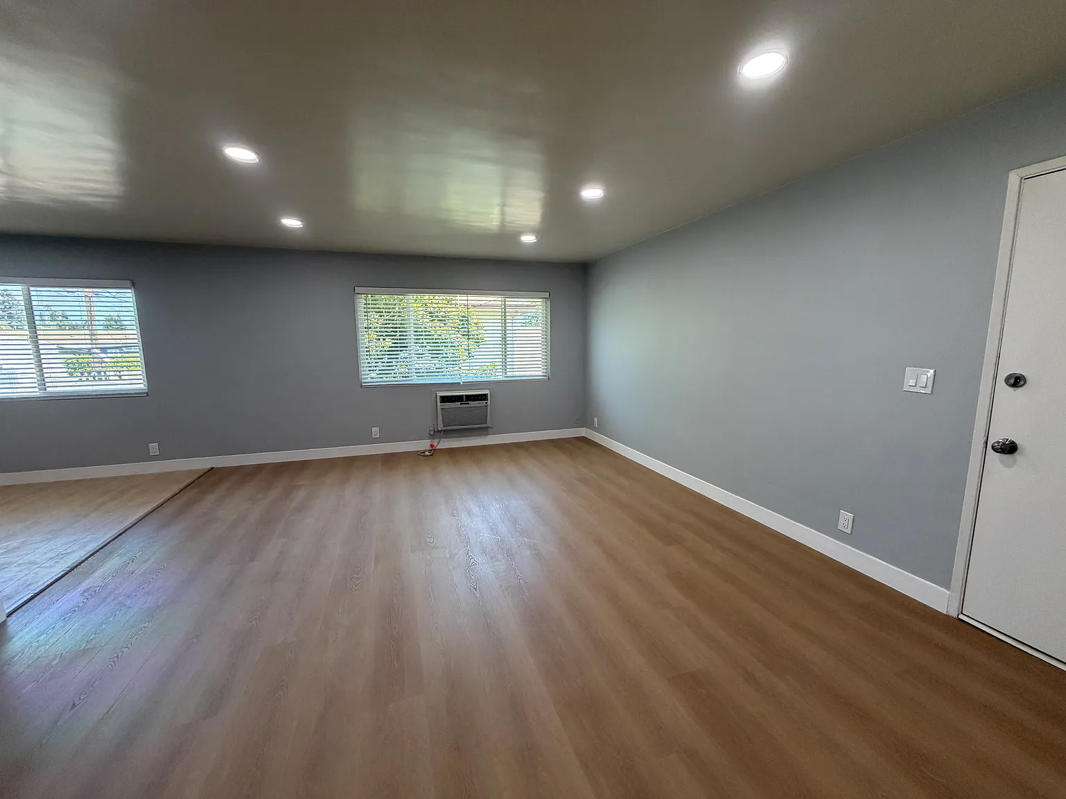 2 bed, 1.5 bath, 1007 sqft, $2,350 — Photo 3