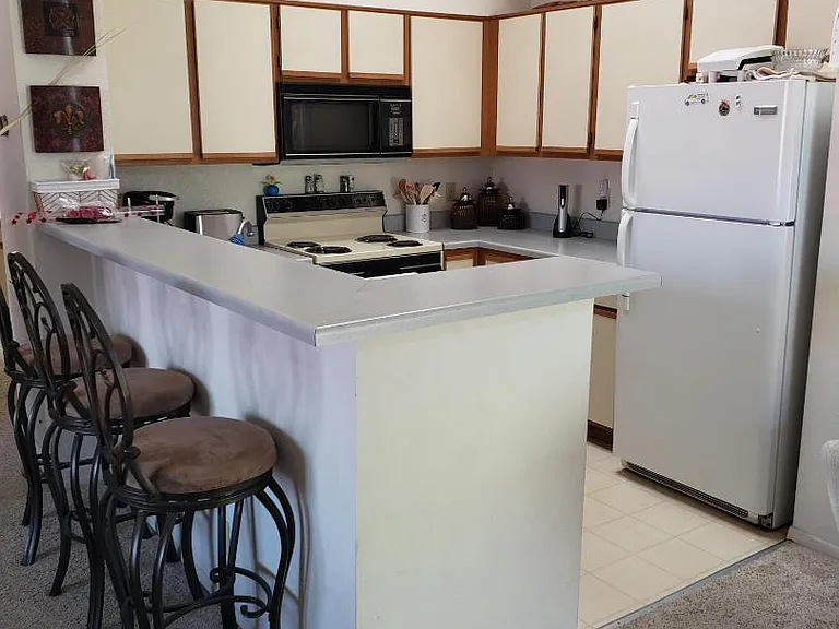 1650 Smoketree Ave S #215 — Photo 5
