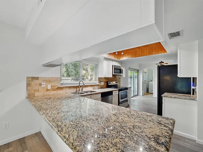 19 Still Glen Ct — Photo 9