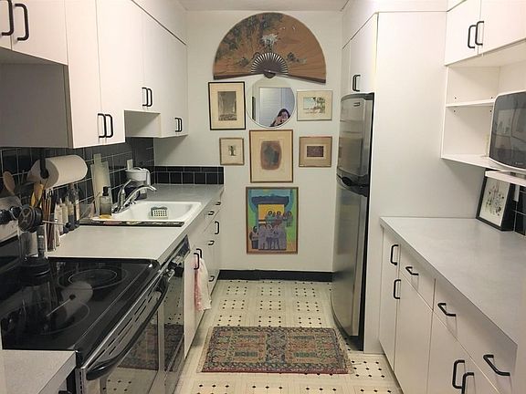 5th image of 50 Longwood Ave APT 711