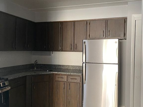 4th image of 6819 W 95th St #12