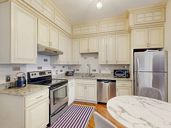 4th image of 80 E Brookline St APT 2