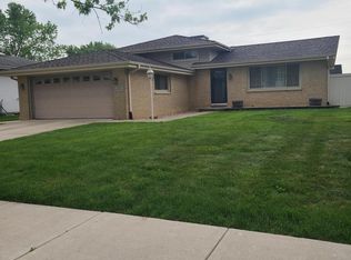 9430 McKinley St, Crown Point, IN 46307