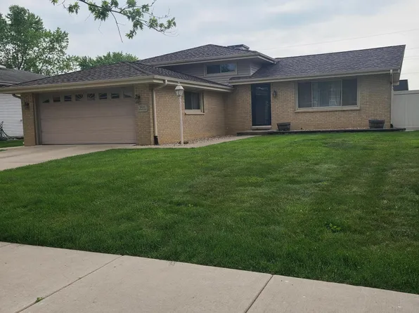 9430 McKinley St, Crown Point, IN 46307