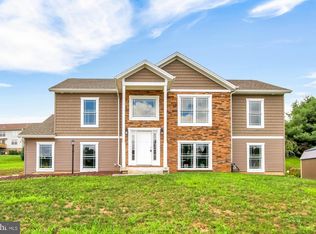 227 Sunset Cir, Red Lion, PA 17356