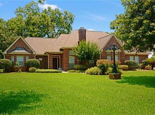 60 Snap Dragon Ct, Lake Jackson, TX 77566