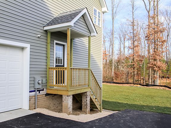 Side Stoop with porch